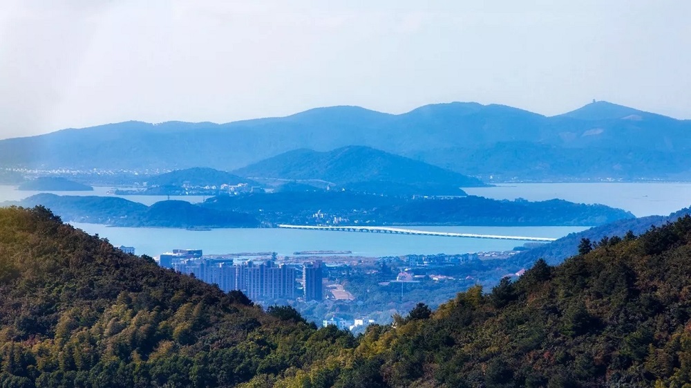 元旦徒步迎新偶遇，一起登高穹窿山祈福