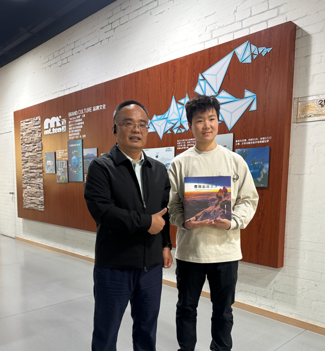奥运英雄何冰娇与迈橙创始人合照
